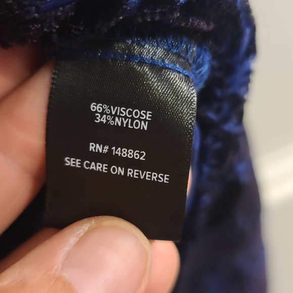 Torrid Black and Blue Floral Velvet Blouse - Picture 10 of 10